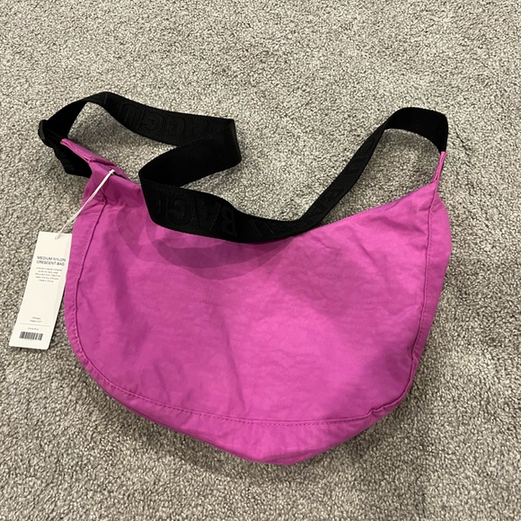 BAGGU NWT Medium Nylon Crescent Bag Extra Pink - Picture 6 of 11